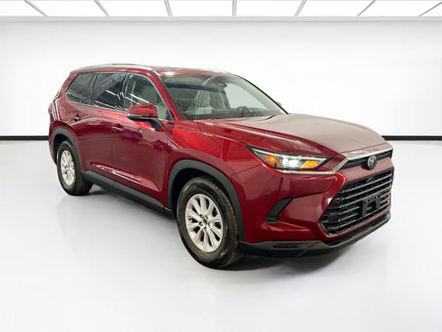 Used 2024 Toyota Grand Highlander XLE image 3