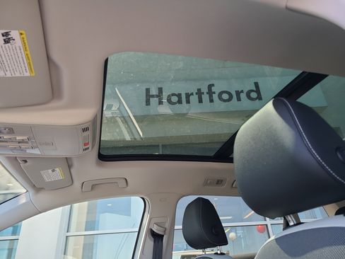 New 2025 Volkswagen Taos SE image 28