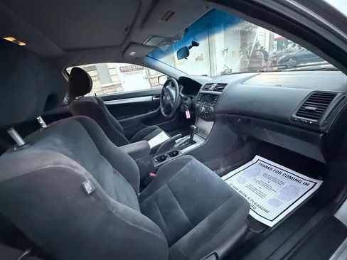 Used 2005 Honda Accord EX image 12