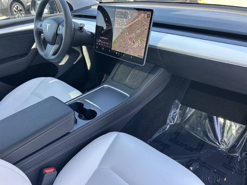 Used 2024 Tesla Model Y Long Range RWD image 8