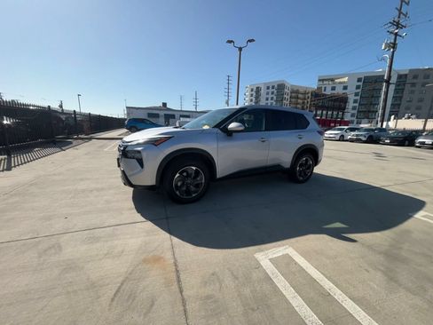 Used 2025 Nissan Rogue SV FWD image 7