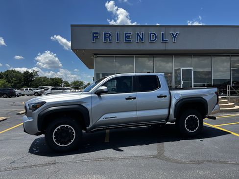 Used 2024 Toyota Tacoma TRD Off-Road AWD/4WD image 2