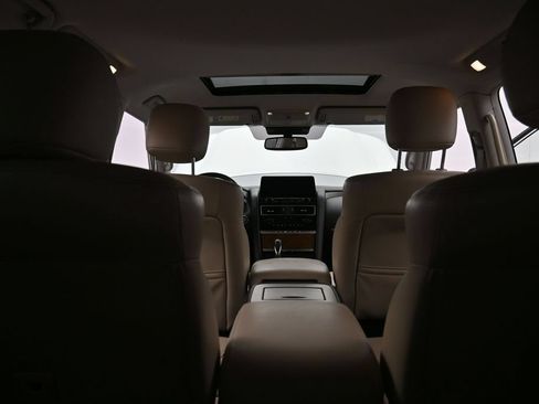 Used 2023 Nissan Armada SL w/ Captain's Chairs Package AWD/4WD image 18