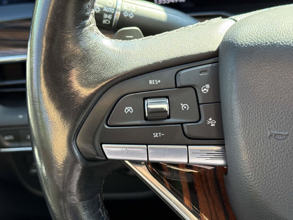 Used 2023 Cadillac Escalade ESV Luxury AWD/4WD image 36