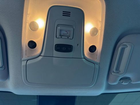 Used 2021 Toyota Prius LE image 22