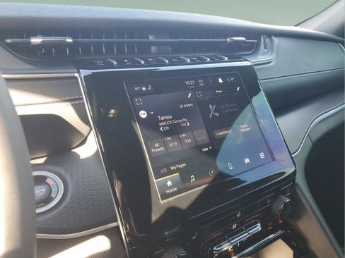 Certified 2025 Jeep Grand Cherokee Altitude image 22