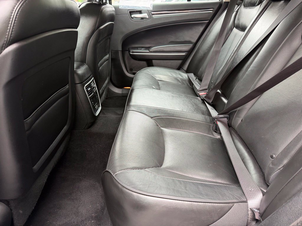 Used 2019 Chrysler 300 Limited RWD image 16