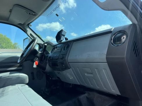 Used 2017 Ford F650 2WD Regular Cab Super Duty image 18