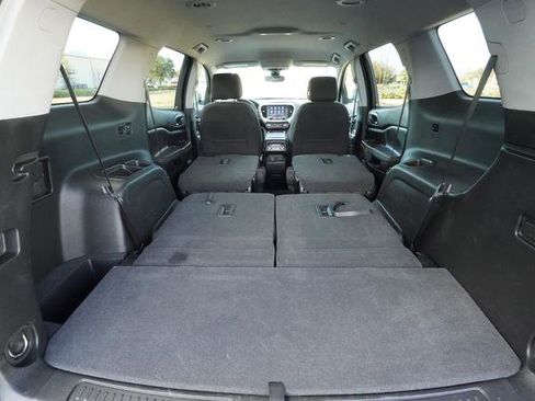 Used 2023 GMC Acadia SLE w/ Driver Convenience Package image 29