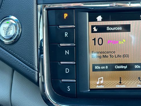 Used 2017 Lincoln Continental Select w/ Technology Package FWD image 22