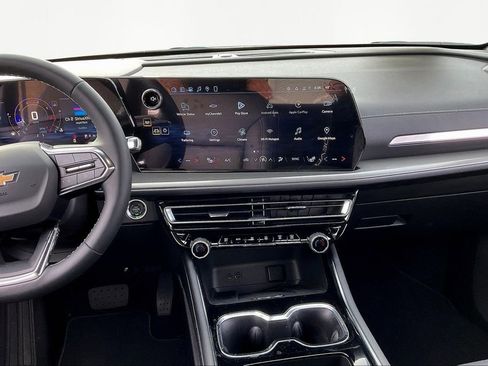 Certified 2026 Chevrolet Traverse LT w/ Driver Confidence Package image 11