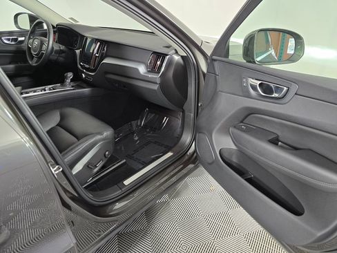 Used 2020 Volvo XC60 T5 Momentum w/ Protection Package AWD/4WD image 12