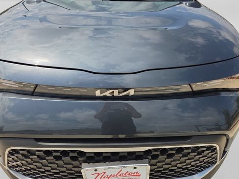 Used 2025 Kia Soul LX w/ LX Technology Package FWD image 10