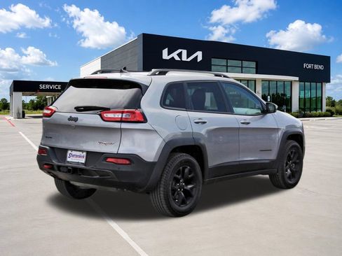Used 2018 Jeep Cherokee Trailhawk w/ Quick Order Package 25L AWD/4WD image 5