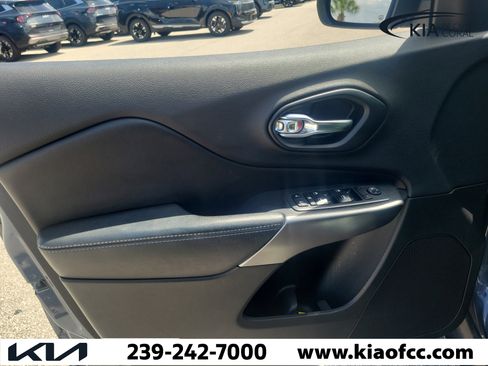 Used 2019 Jeep Cherokee Latitude Plus FWD image 22