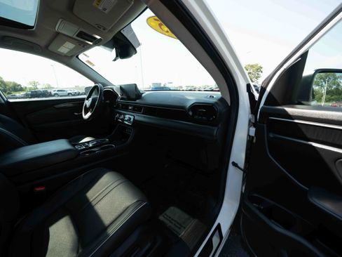 Used 2025 Honda Pilot Elite image 26