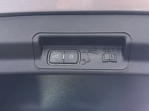 Used 2024 Ford Explorer XLT w/ Equipment Group 202A AWD/4WD image 32