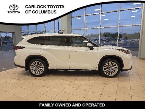 New 2026 Toyota Highlander Platinum AWD/4WD image 6