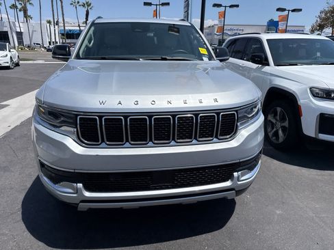 Used 2024 Jeep Wagoneer L Series II w/ Flexible Seating Group RWD image 8