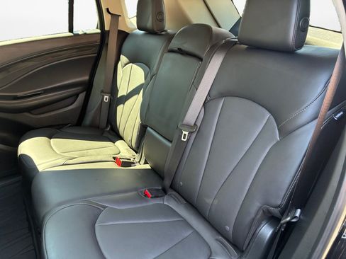 Used 2019 Buick Envision Essence FWD image 12