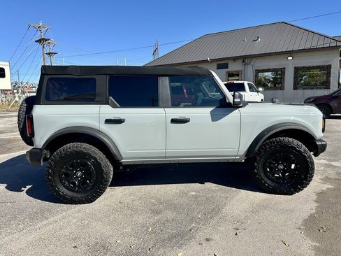 Used 2023 Ford Bronco Wildtrak image 6