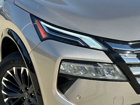 Used 2026 Nissan Rogue Platinum w/ Platinum Premium Package image 3