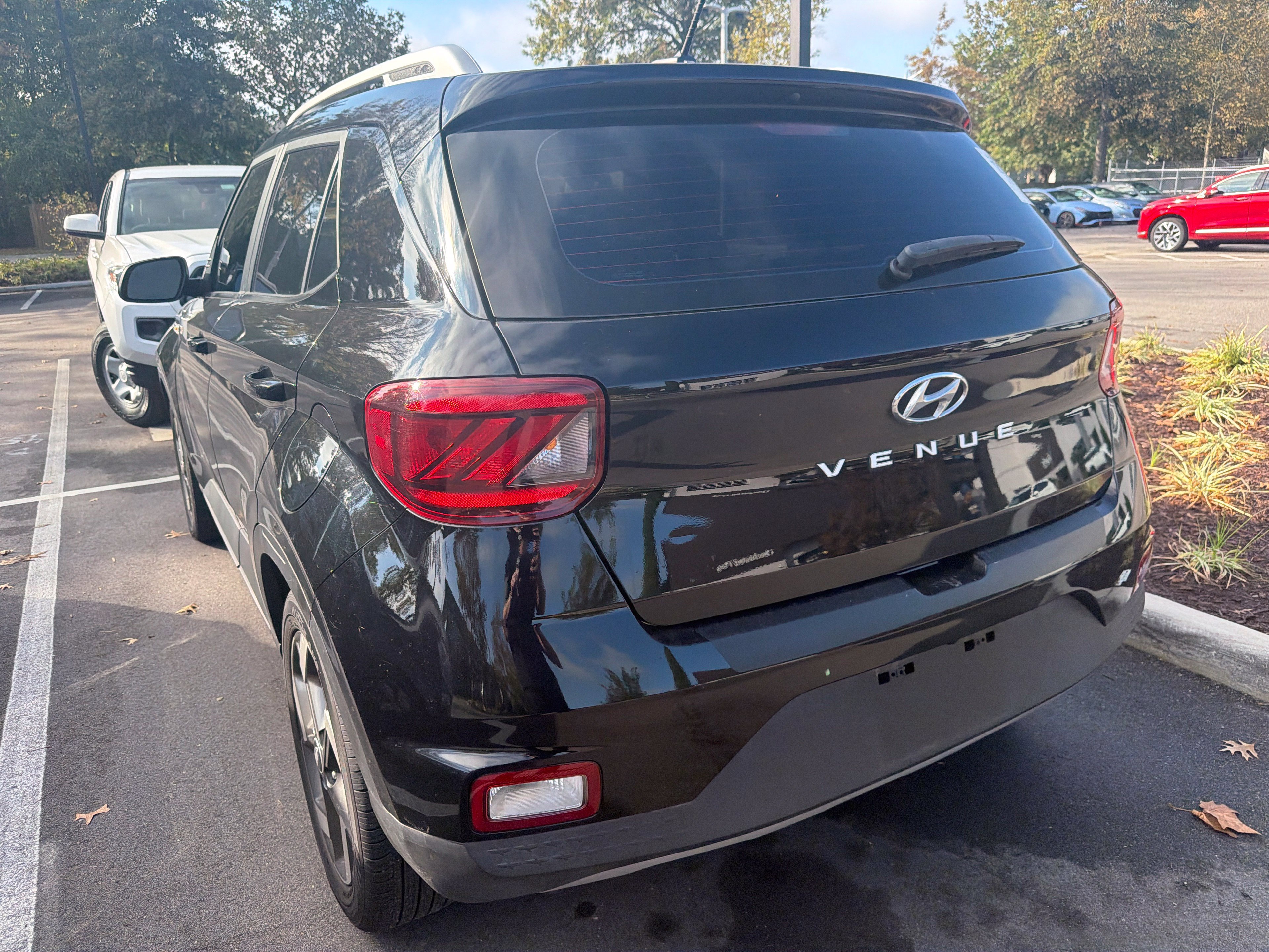 Used 2025 Hyundai Venue SEL FWD image 5