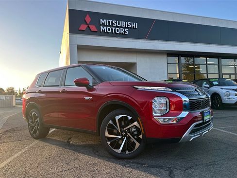 New 2025 Mitsubishi Outlander SE image 2