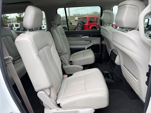 Used 2022 Jeep Wagoneer Series III w/ Premium Group I image 23