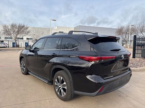 Used 2022 Toyota Highlander XLE image 7