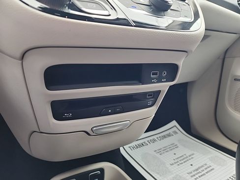 Used 2017 Chrysler Pacifica Touring-L Plus w/ Advanced Safetytec Group FWD image 22