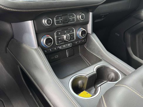 Used 2023 GMC Yukon XL SLT image 12