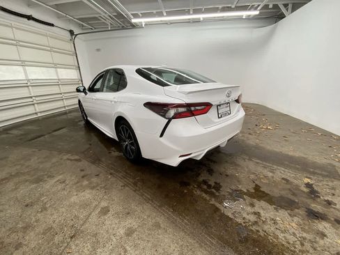 Used 2021 Toyota Camry SE image 4