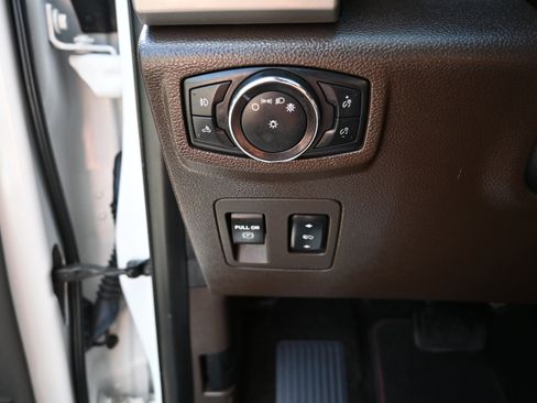 Used 2018 Ford F150 King Ranch w/ Equipment Group 601A Luxury AWD/4WD image 15
