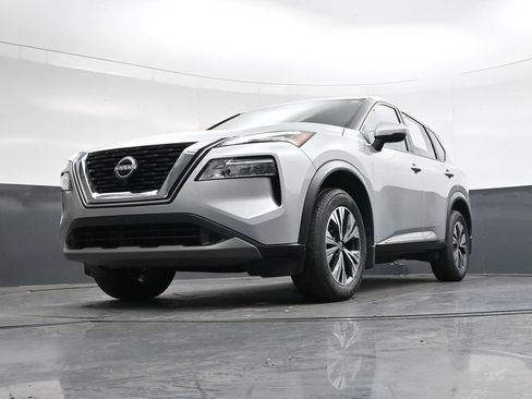 Used 2023 Nissan Rogue SV image 32