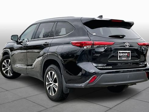 Used 2021 Toyota Highlander XLE image 12
