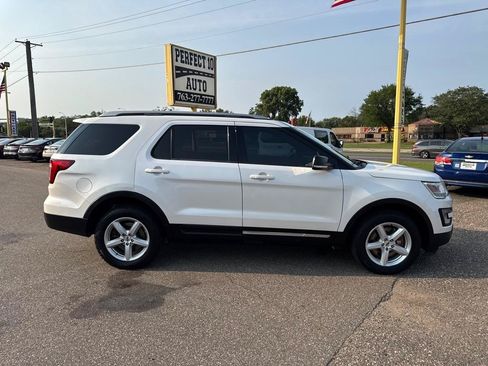 Used 2016 Ford Explorer XLT w/ Equipment Group 201A AWD/4WD image 3
