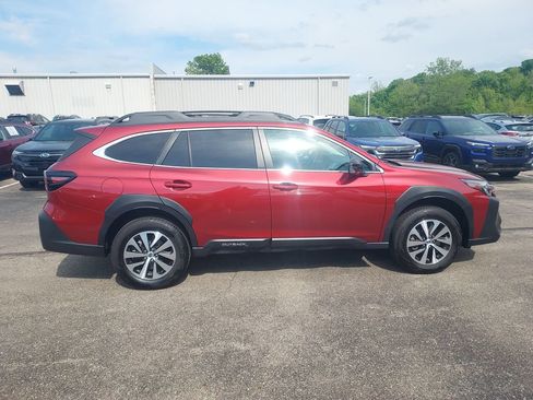 Certified 2025 Subaru Outback Premium AWD/4WD image 9