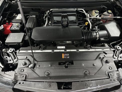 Used 2025 Chevrolet Colorado Z71 w/ Midnight Edition image 35