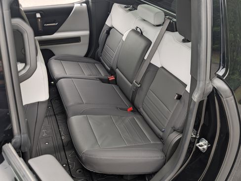 Used 2025 GMC Hummer EV 2X AWD/4WD image 16