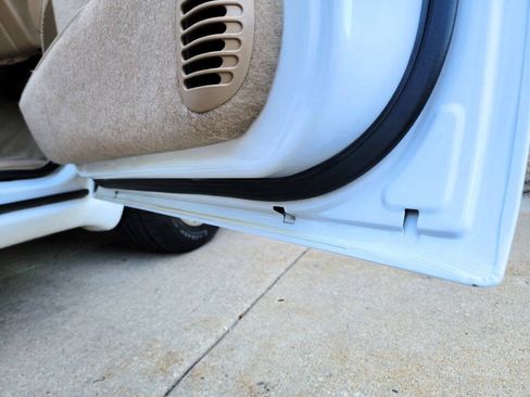 Used 1996 Dodge Grand Caravan LE FWD image 38