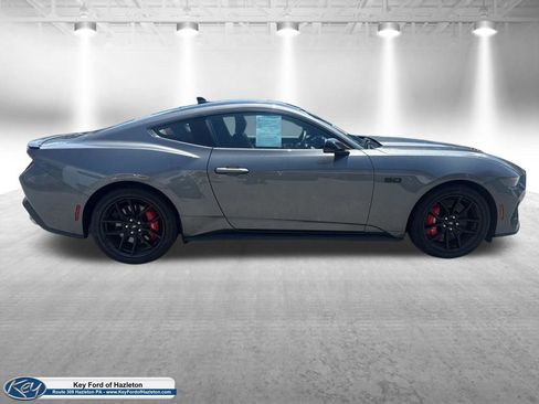 Used 2025 Ford Mustang GT Premium RWD image 9