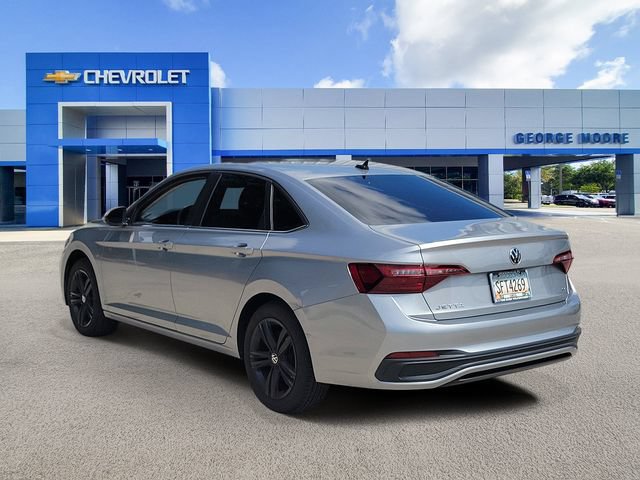 Used 2023 Volkswagen Jetta SE w/ Black Wheel Package FWD image 3