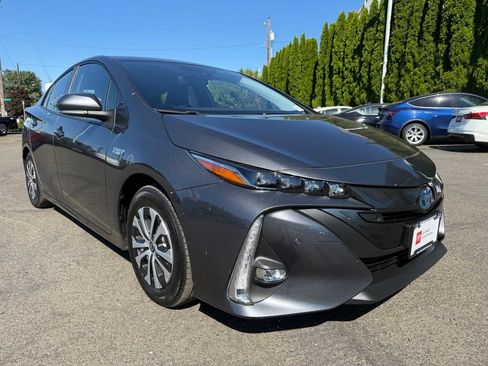 Certified 2022 Toyota Prius Prime Limited FWD image 2