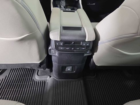 Used 2024 Toyota Grand Highlander Platinum image 32