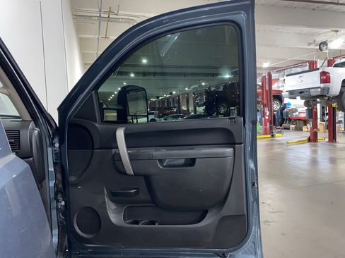 Used 2010 Chevrolet Silverado 2500 LT w/ Interior Plus Package image 12