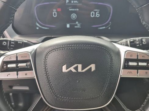 Certified 2025 Kia Telluride S image 22