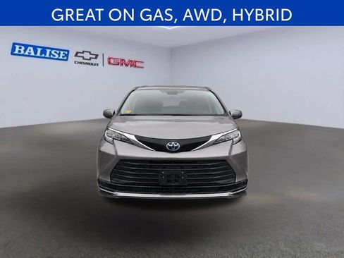 Used 2023 Toyota Sienna LE AWD/4WD image 6