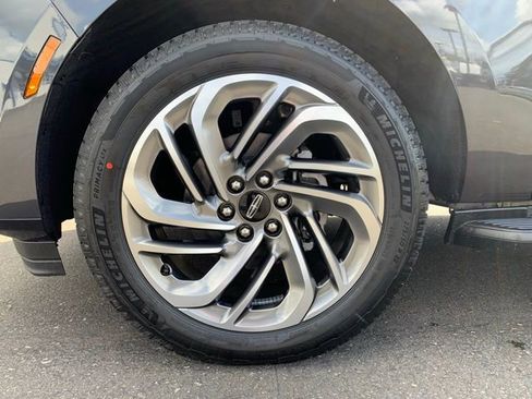 New 2026 Lincoln Navigator L Premier AWD/4WD image 13