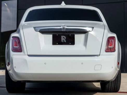 Used 2022 Rolls-Royce Phantom Extended Wheelbase image 10